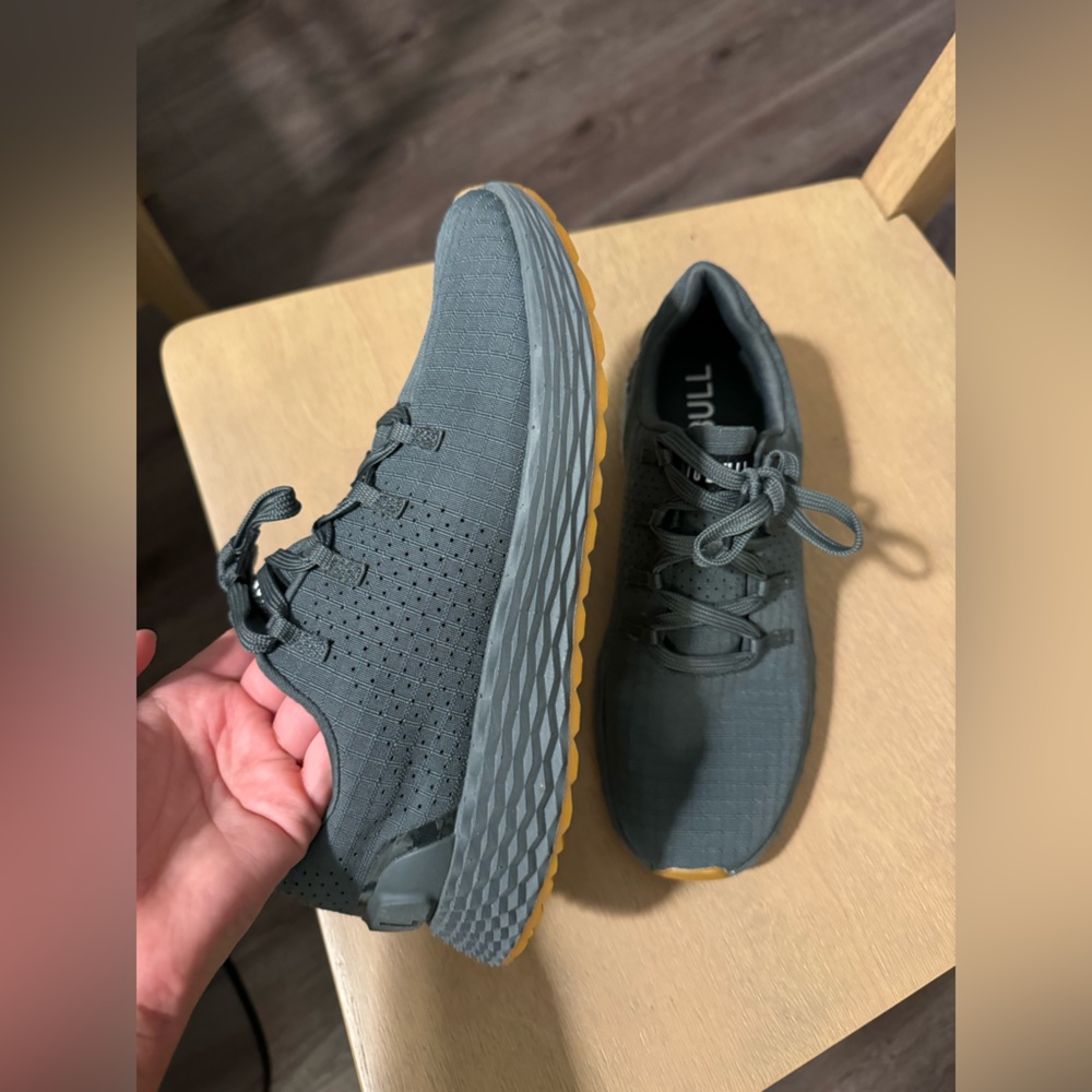 Nobull ripstop runner with gum bottom